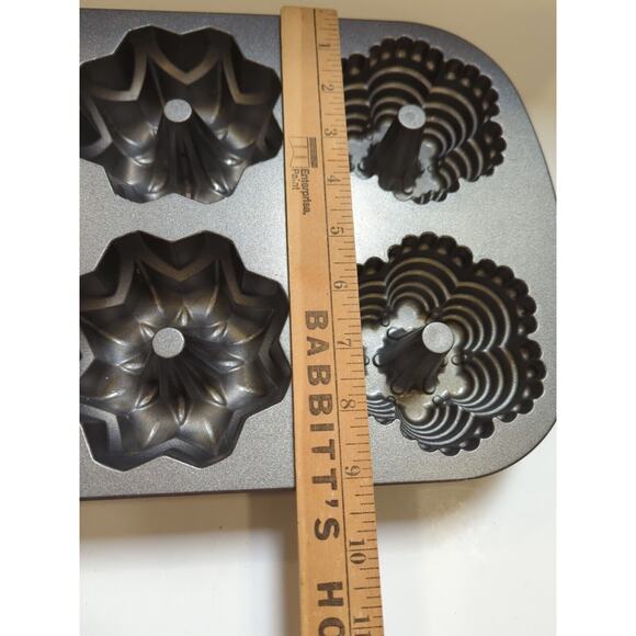 Nordic Ware Multi Mini Bundt Pan - Makes mini Bavaria, Star and Fiesta cakelets - Picture 4 of 6